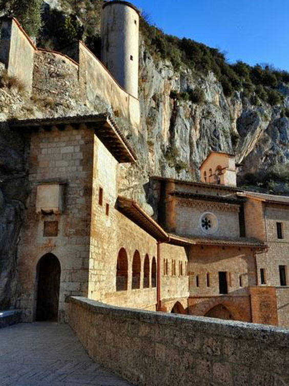 La gemma nella roccia – Il monastero di San Benedetto a Subiaco, fra arte e storia